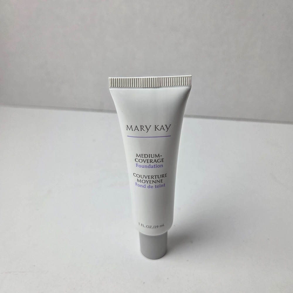 Mary Kay Medium Coverage Foundation 1 fl. oz. Ivory 104 Gray Cap 355100 - NOS